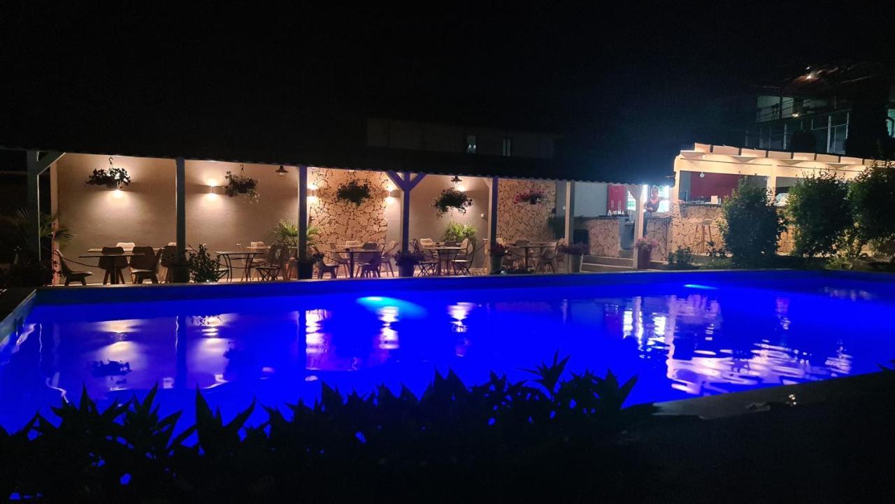 Casa Wanted Orsova Hotel Ngoại thất bức ảnh