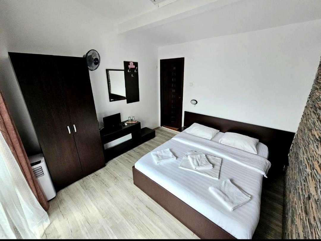 Casa Wanted Orsova Hotel Ngoại thất bức ảnh